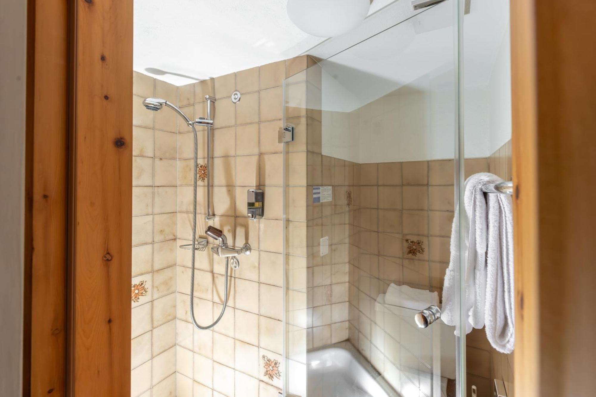 Palazzo Mysanus Samedan Hotel Room photo